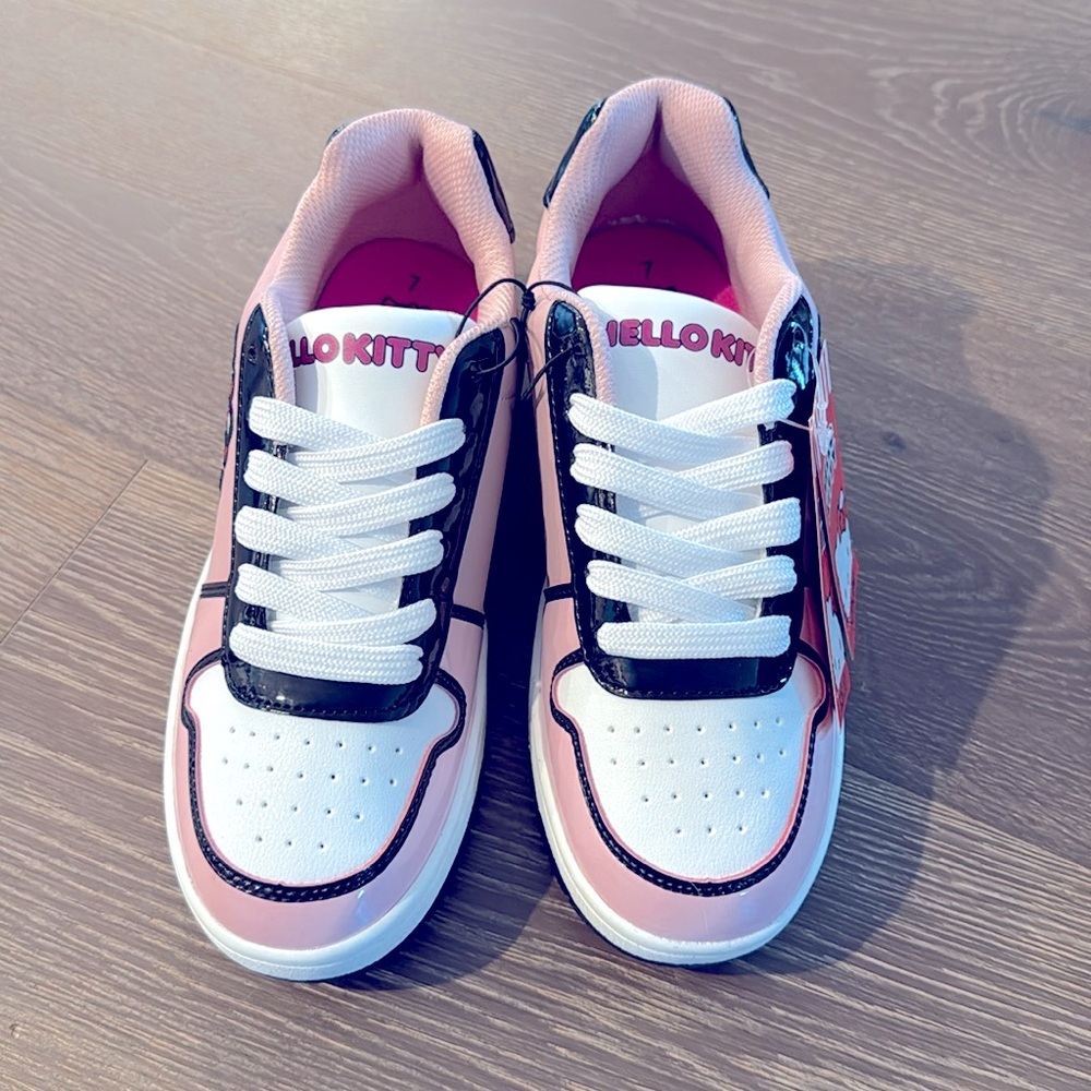 NWT! HELLO KITTY SANRIO women’s casual court sneakers. - Picture 2 of 6